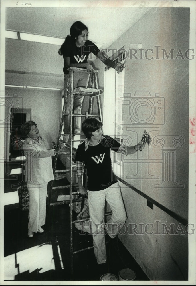 1977 Press Photo Albany, New York YWCA officials paint a hallway in the building - Historic Images