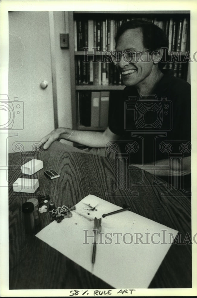 1990 Press Photo Randall German in his Rensselaer Polytechnic Institute office - Historic Images