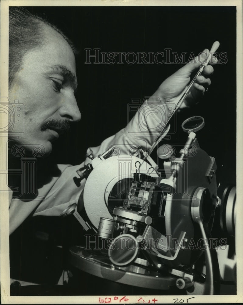 1973 Press Photo Physicist Dr. Ivar Giaever - tua03207-Historic Images