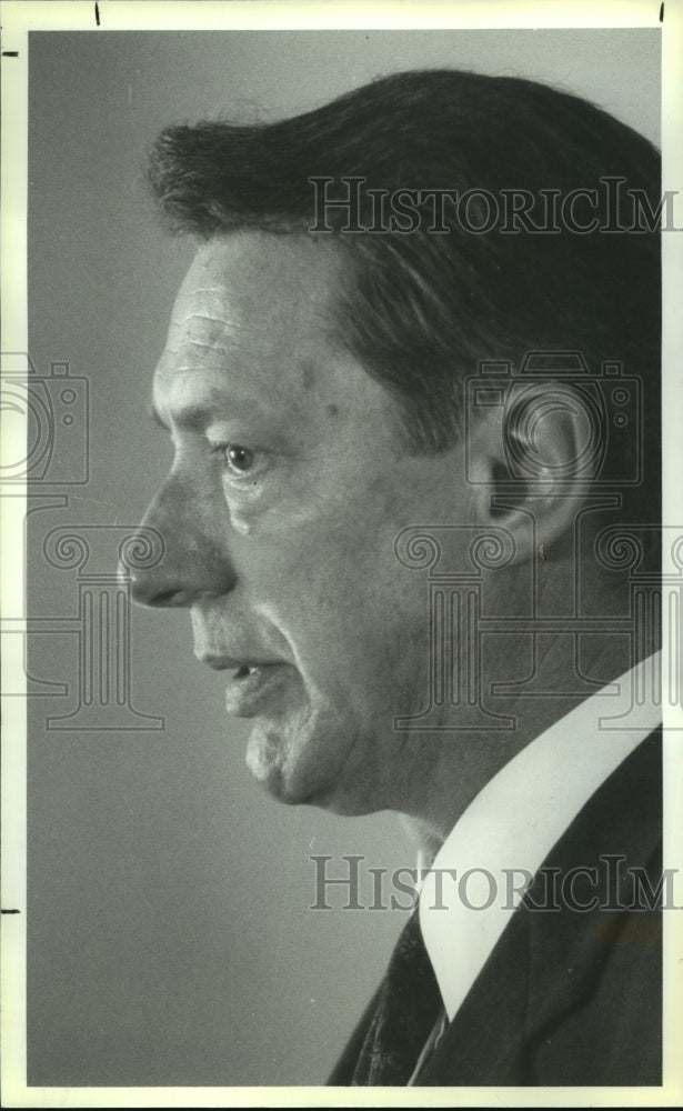 1992 Press Photo General Electric executive David C. Genever-Watling, New York - Historic Images