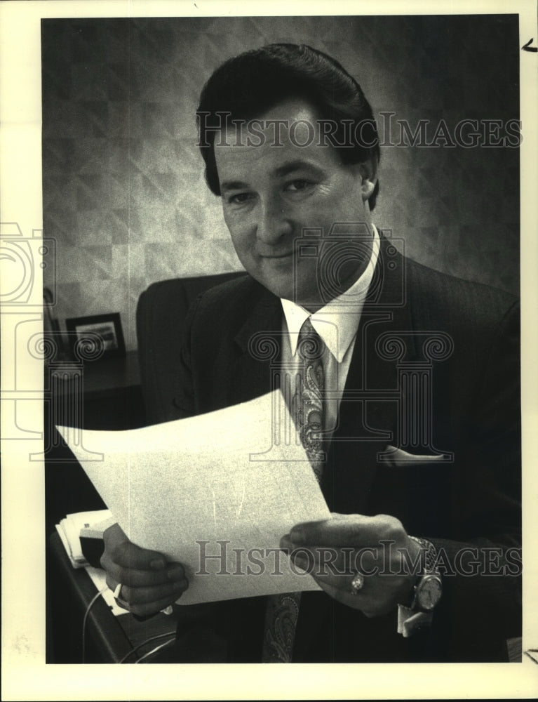 1988 Press Photo Alan Goldstein in his Latham, New York office - tua03315 - Historic Images