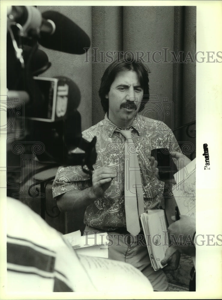 1992 Press Photo William Gilday at Christian Coalition news conference, Albany - Historic Images