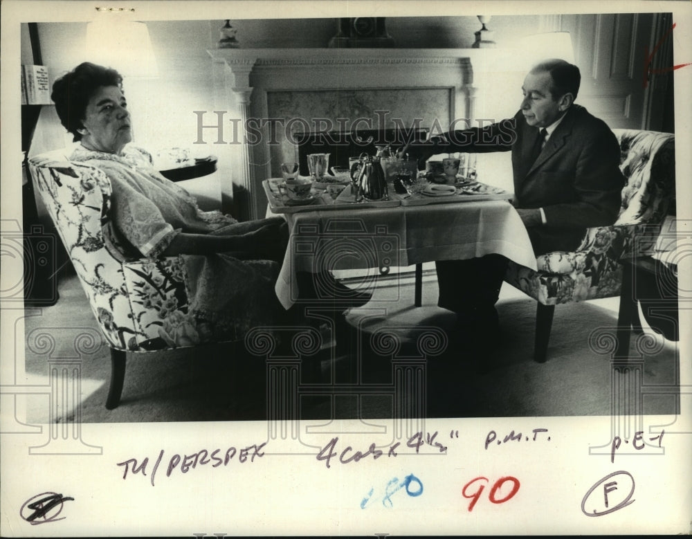 1974 Press Photo New York Governor Malcolm Wilson dines with his wife, Albany-Historic Images