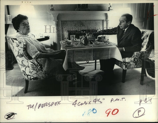 1974 Press Photo New York Governor Malcolm Wilson dines with his wife, Albany-Historic Images