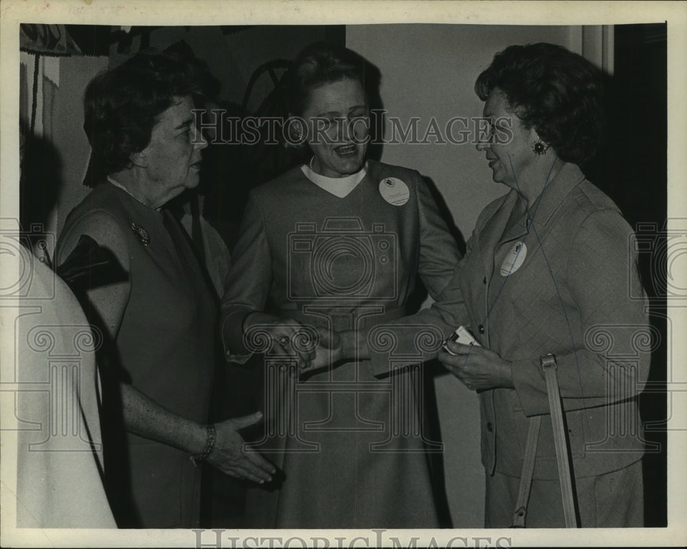 Press Photo New York GOP State Committee members with Mrs. Malcolm Wilson-Historic Images