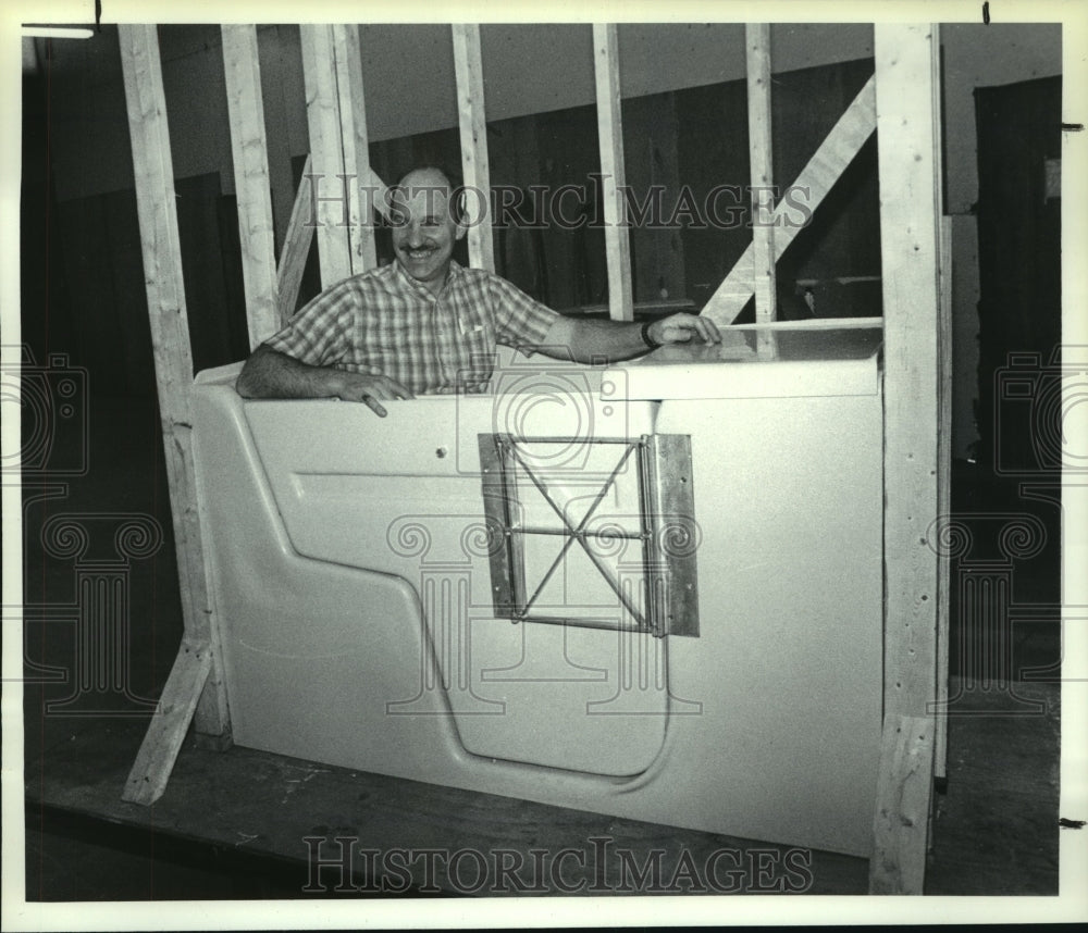 1990 Press Photo Unique Bathing Supplies president Douglas Williams, Troy, NY - Historic Images