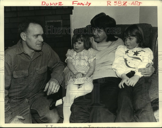 1986 Press Photo Mr. & Mrs. David Williams with daughters in Scotia, New York - Historic Images