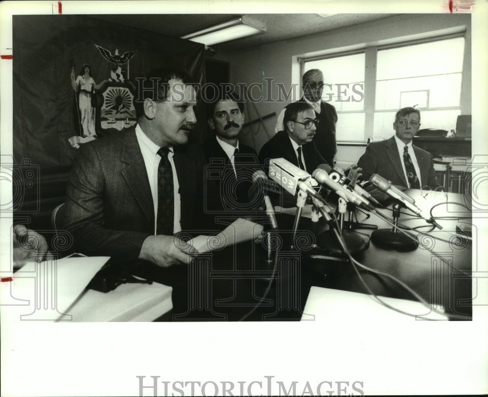 1992 Press Photo New York State Police press conference at Troop G, Loudonville - Historic Images