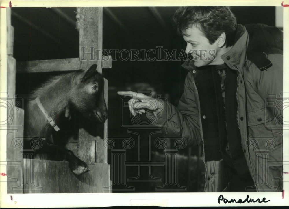 1992 Press Photo Marie Armstrong &amp; goat at Running Creek Farm, Princetown, NY - Historic Images