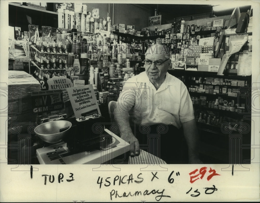 1981 Press Photo John Wren, Pharmacy by O&#39; Conner - tua03889 - Historic Images