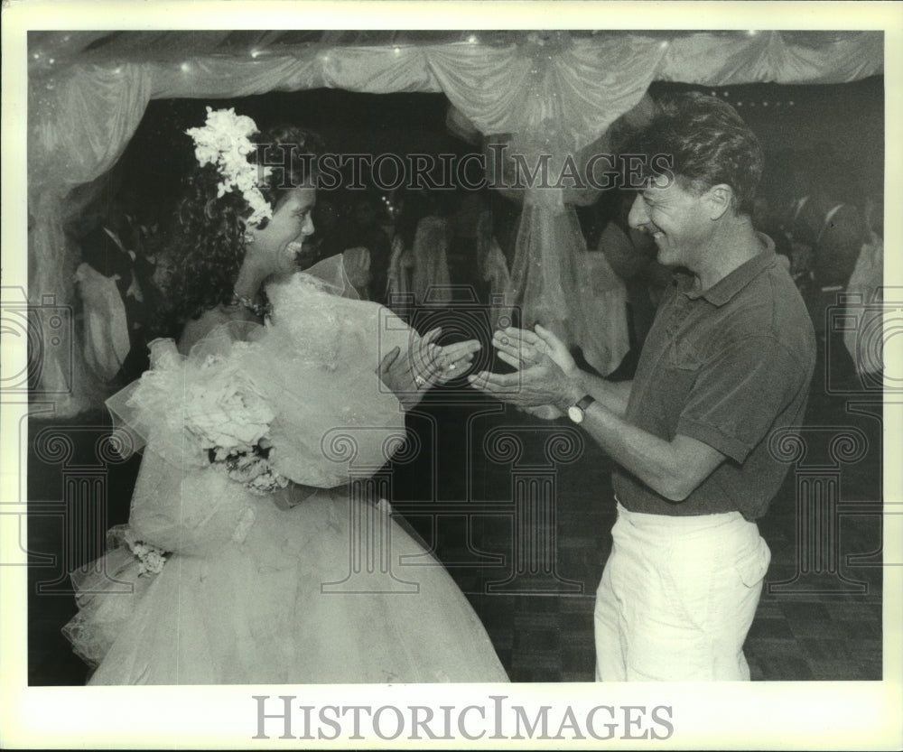 1990 Press Photo Gideon Putnum Hotel, Bride Sue Hoffman meets Dustin Hoffman - Historic Images