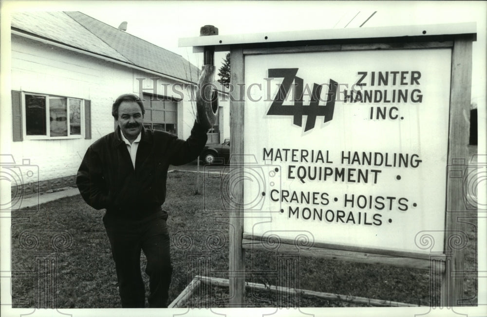 1990 Press Photo Larry Zinter, Zinter Handling Company, Bacon Hill, New York - Historic Images