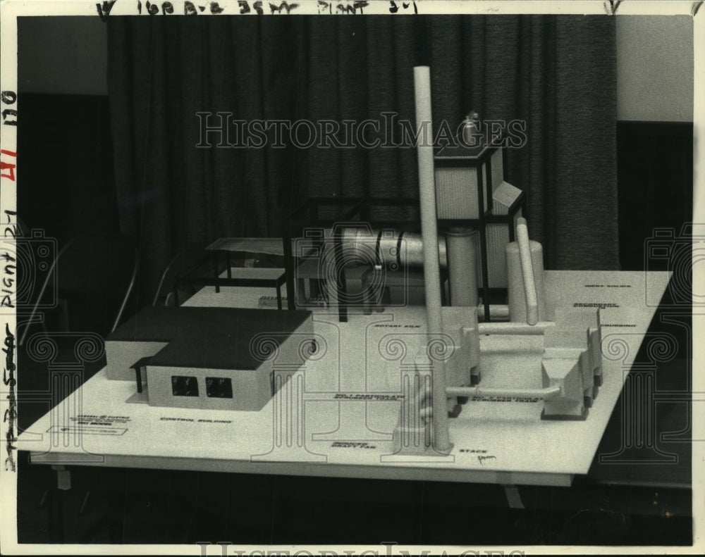1984 Press Photo Scale model of General Electric PCB incinerator, Waterford, NY - Historic Images
