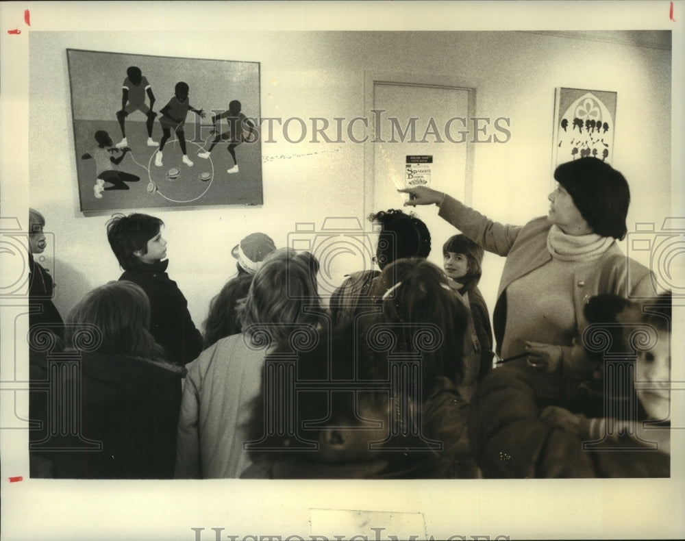 1985 Press Photo Barbara Zuber leads Hamilton Hill Art Center class, Albany, NY - Historic Images