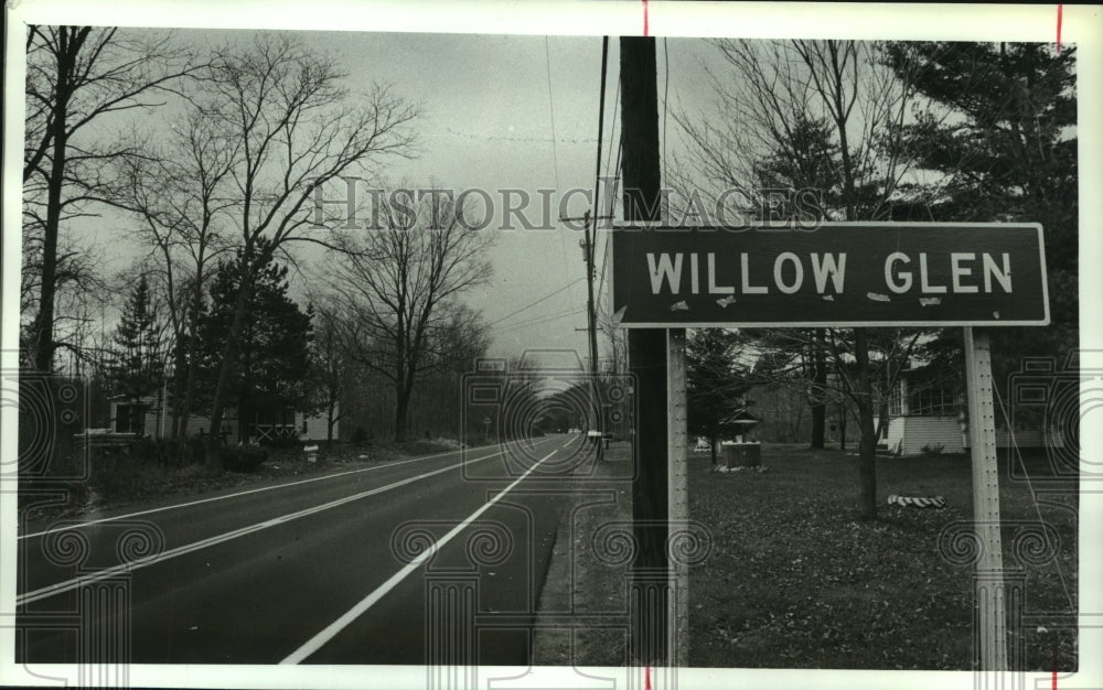 1990 Press Photo Sign denoting boundary of Willow Glen, New York - tua04163- Historic Images