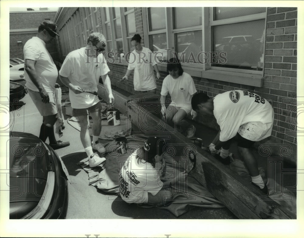 1994 Students &amp; mentors spruce up Giffen School grounds, Albany, NY - Historic Images