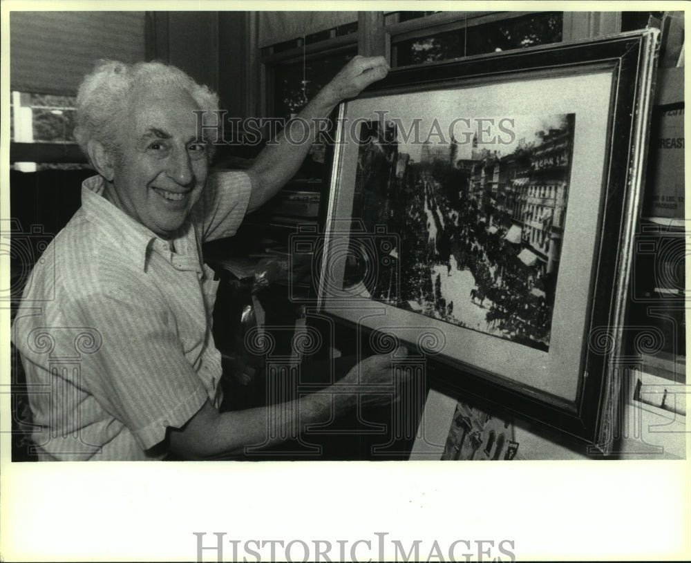1991 Press Photo Morris Gerber shows off framed photograph in Albany, New York - Historic Images
