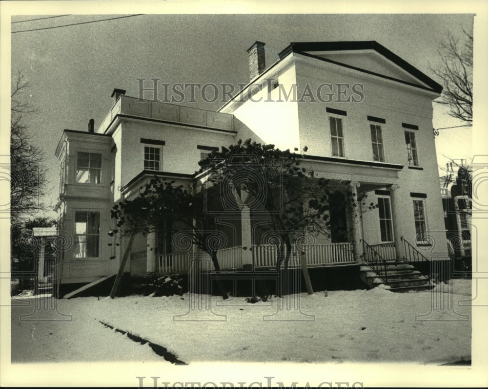 1985 Press Photo Renovated home on Allen Street in Hudson, New York - tua04239 - Historic Images