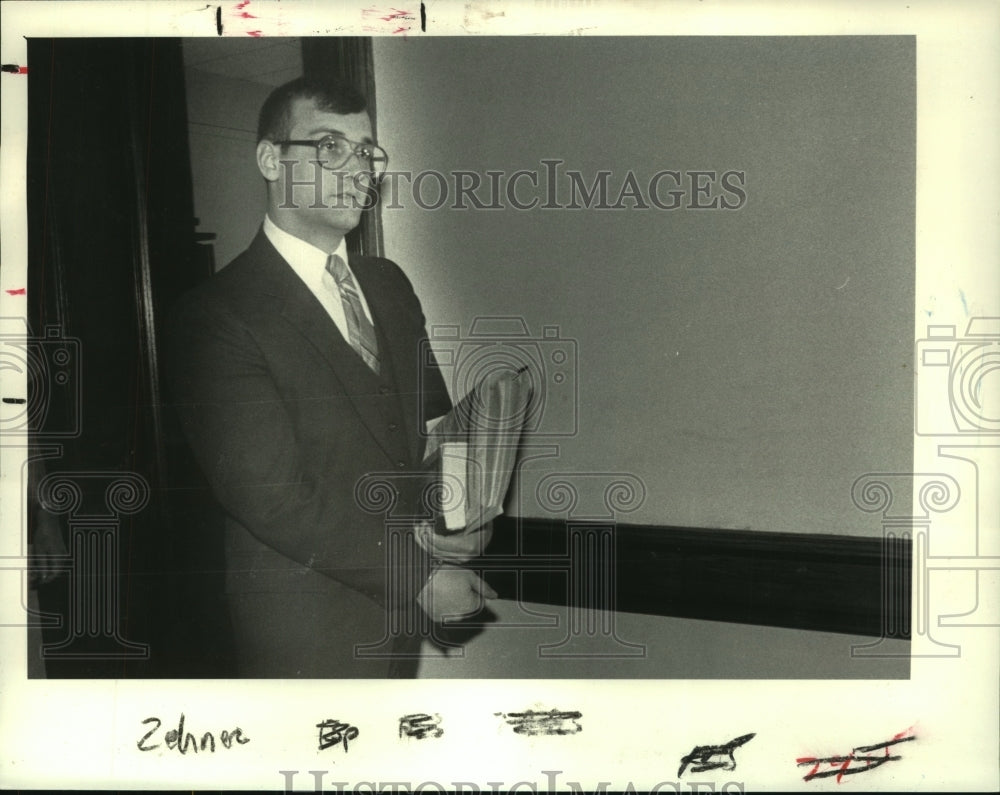 1983 Press Photo Christopher D. Zehner at Rensselaer County, new York Courthouse - Historic Images