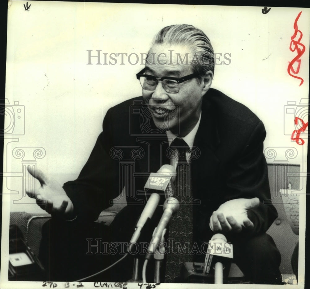 1984 Press Photo Wang Zicheng of the Chinese embassy visits Albany, New York - Historic Images