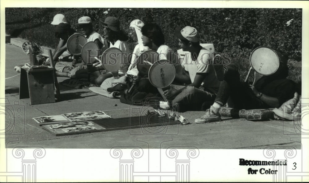 1992 Press Photo Buddhist nun Jun Yasuda & followers in Albany, New York - Historic Images