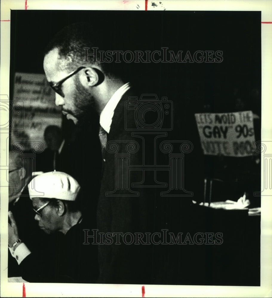 1991 Press Photo Keith St. John speaks at Albany, New York City Hall - tua04328 - Historic Images