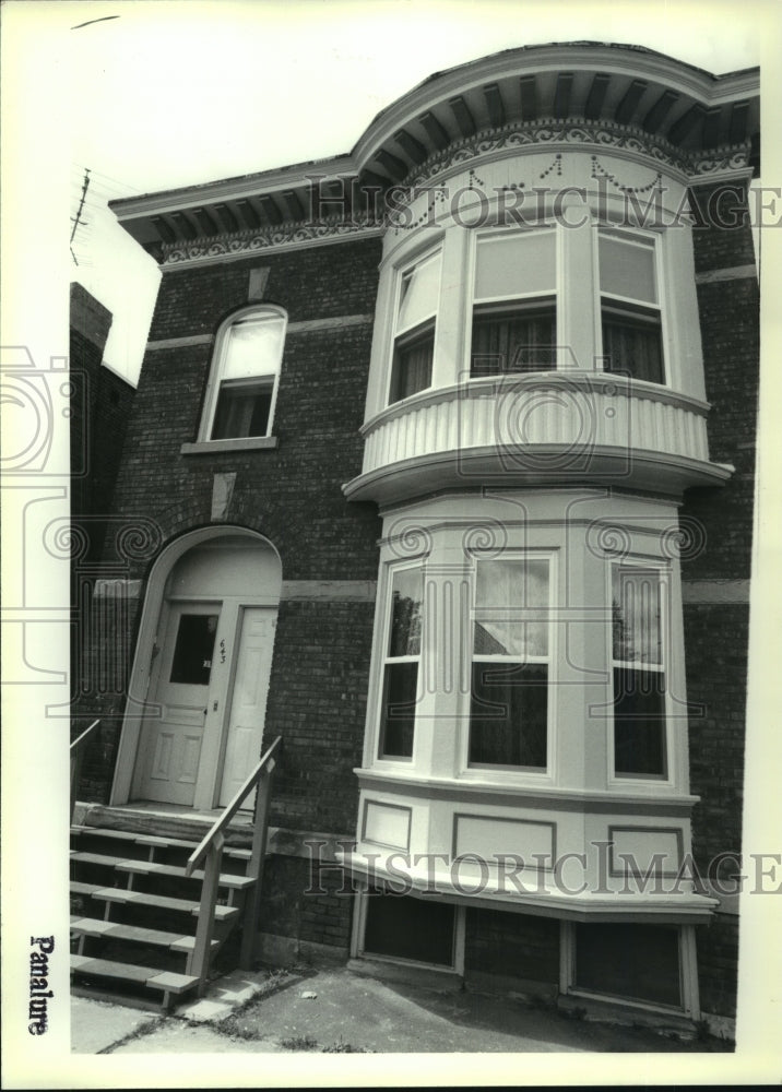 1992 Press Photo Home on Fourth Avenue in Lansingburgh, New York - tua04362 - Historic Images