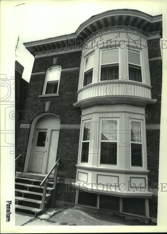 1992 Press Photo Home on Fourth Avenue in Lansingburgh, New York - tua04362 - Historic Images