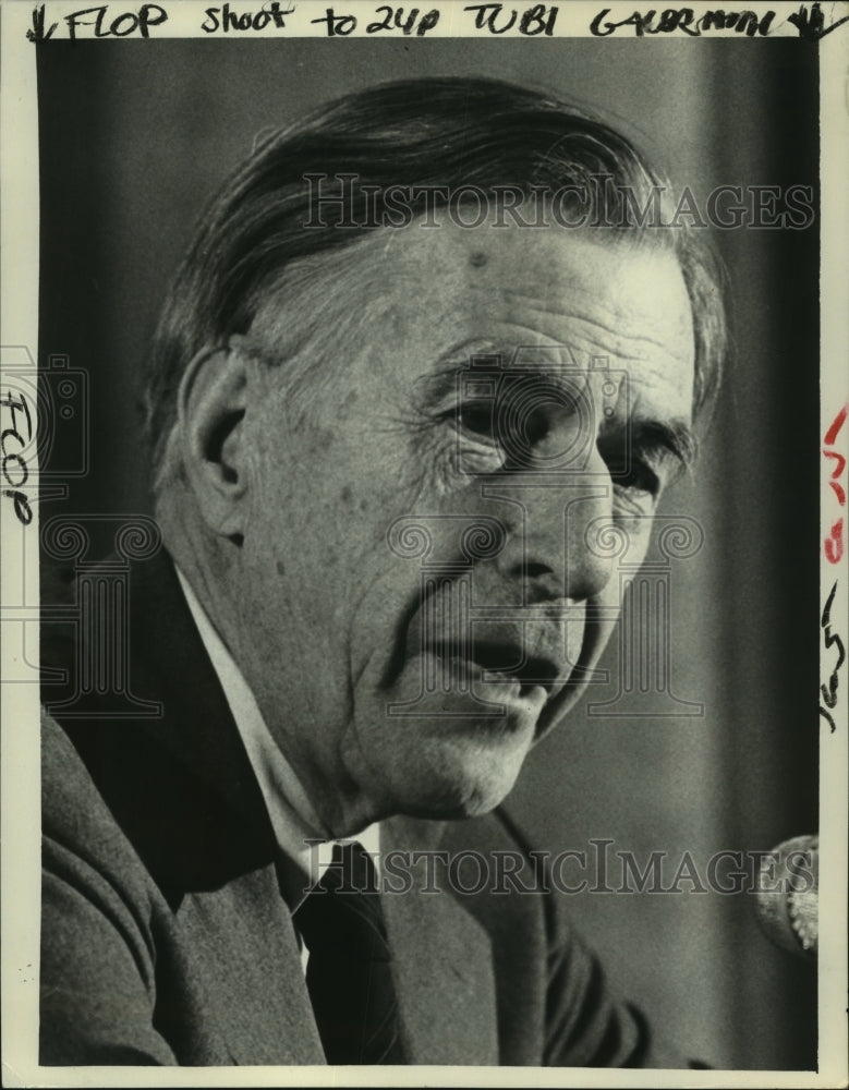 1982 Press Photo John Galbraith, Van Dyck Restaurant, Schenectady, New York - Historic Images