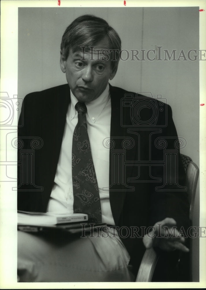 1994 Press Photo Economist Peter Hill in Albany, New York - tua04545 - Historic Images