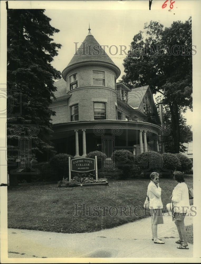 1985 Press Photo McQueen House, Empire State College, Saratoga Springs, New York - Historic Images
