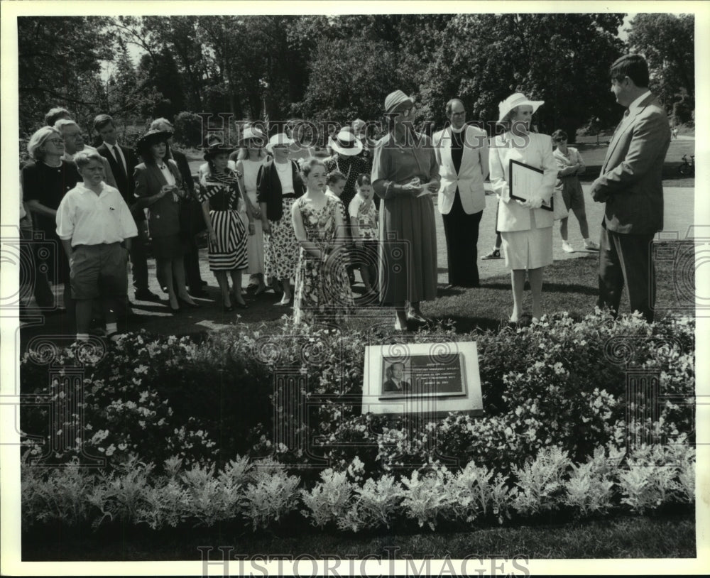 1993 Saratoga, NY plaque & garden dedicated to C.V. "Sonny" Whitney - Historic Images