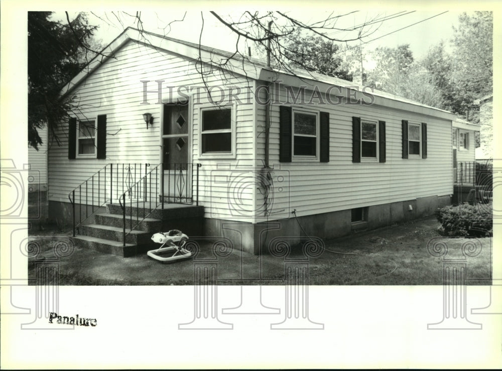 1992 Press Photo House at 227 Oregon Avenue for sale, Schenectady - tua04932 - Historic Images