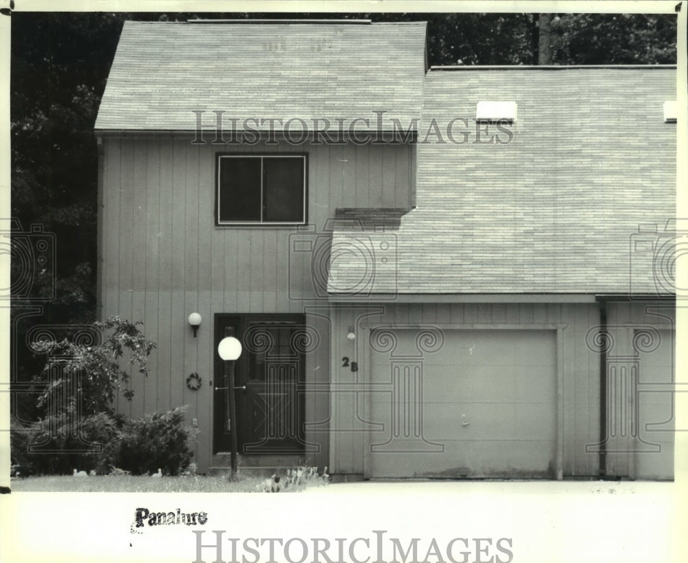 1992 Press Photo House at 2B Woodcliffe Drive, Clifton Park for sale - tua04934 - Historic Images