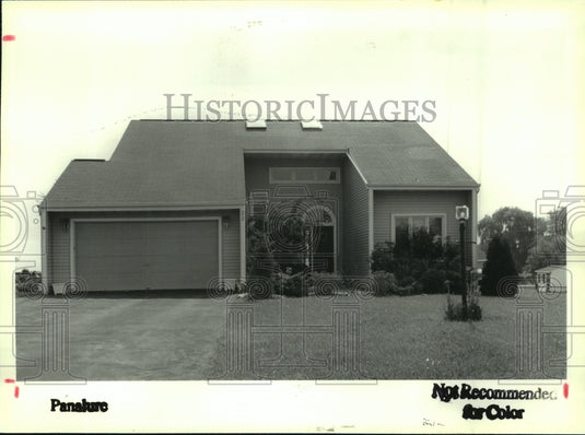 1992 Press Photo 22 Morgan Way Colonie, house for sale - tua04938 - Historic Images