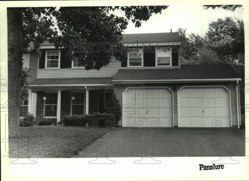 1992 Press Photo House for sale at 51 Huntwood Drive, Clifton Park - tua04947 - Historic Images