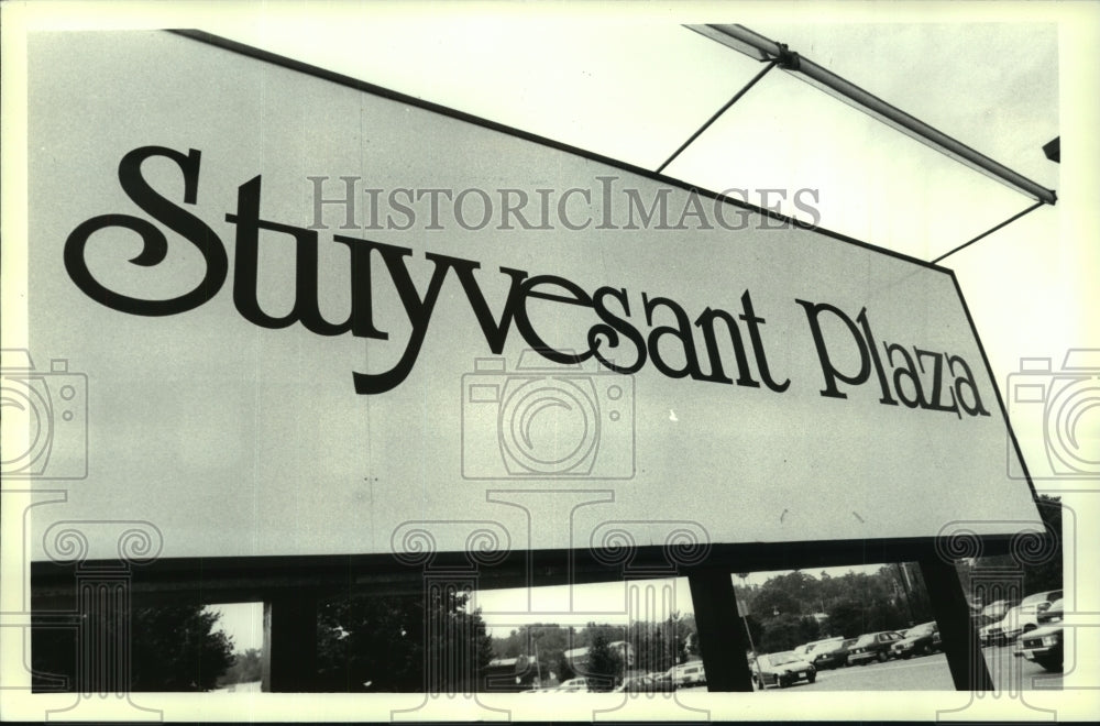 1990 Press Photo Fuller Road entrance sign to Stuyvesant Plaza - tua04960- Historic Images