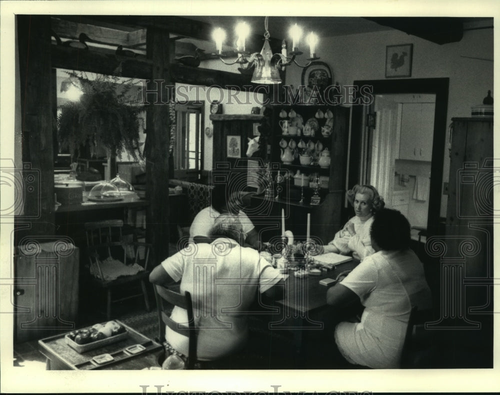 1983 Press Photo Mary Lou Whitney with staff at Cady Hill House - tua04993 - Historic Images