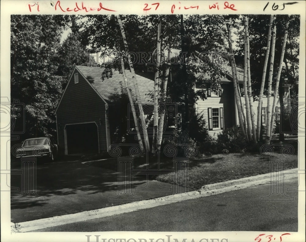 1982 Press Photo Roberts Lane home in Saratoga Springs, New York, site of theft - Historic Images