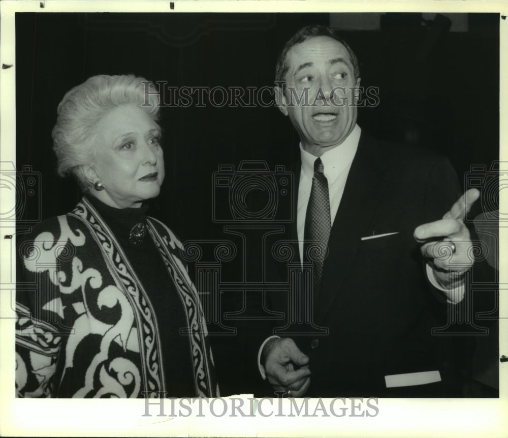 1993 Press Photo Actress Celeste Holm confers with New York Governor Cuomo - Historic Images