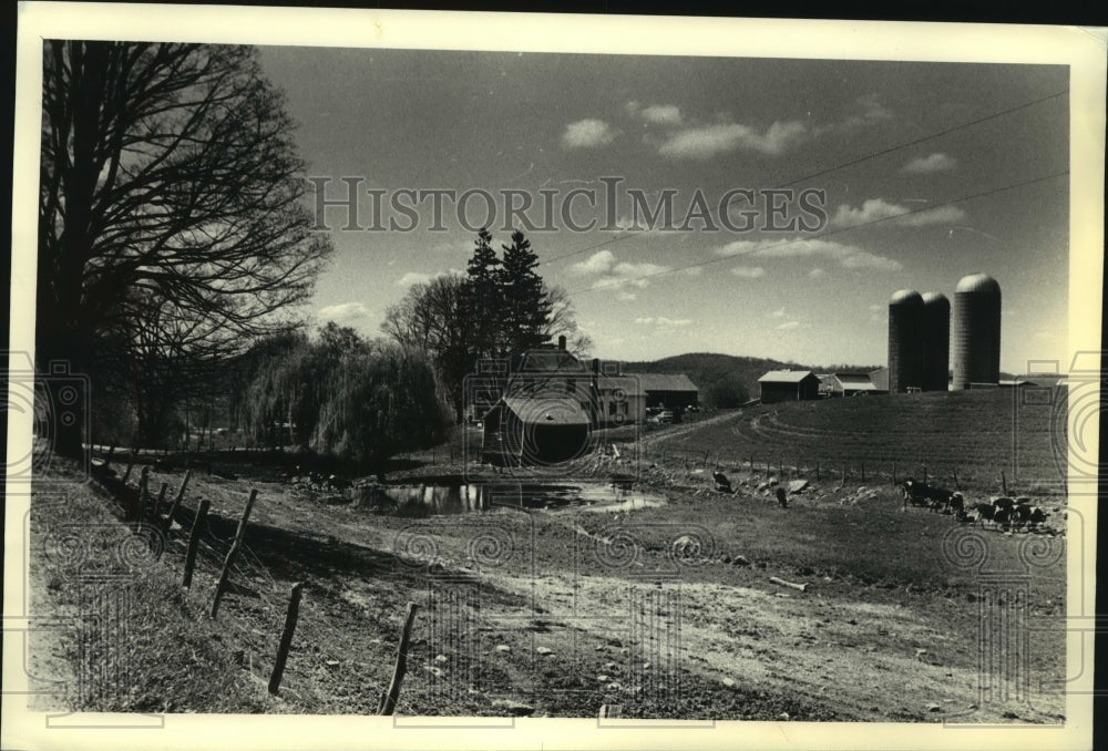 1987 Press Photo Farm located on Bunker Hill Road in Town of Greenwich, New York - Historic Images