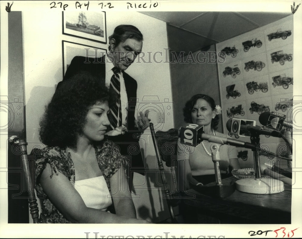 1983 Press Photo Schenectady, NY attorney Armand Riccio hosts press conference - Historic Images