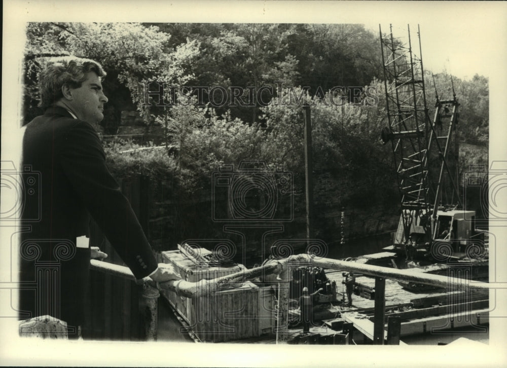 1984 Press Photo New York Department of Transportation Commissioner in Whitehall - Historic Images
