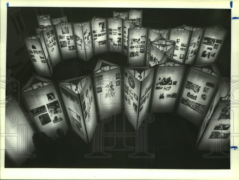 1992 Press Photo Anne Frank exhibit at College of St Rose, Albany, New York - Historic Images