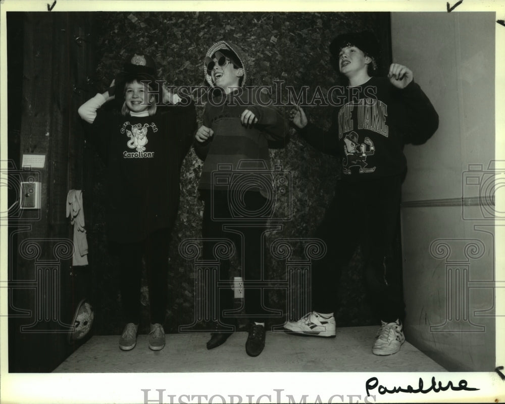 1992 Press Photo Children on stage at Saratoga, NY Children&#39;s Museum comedy club - Historic Images