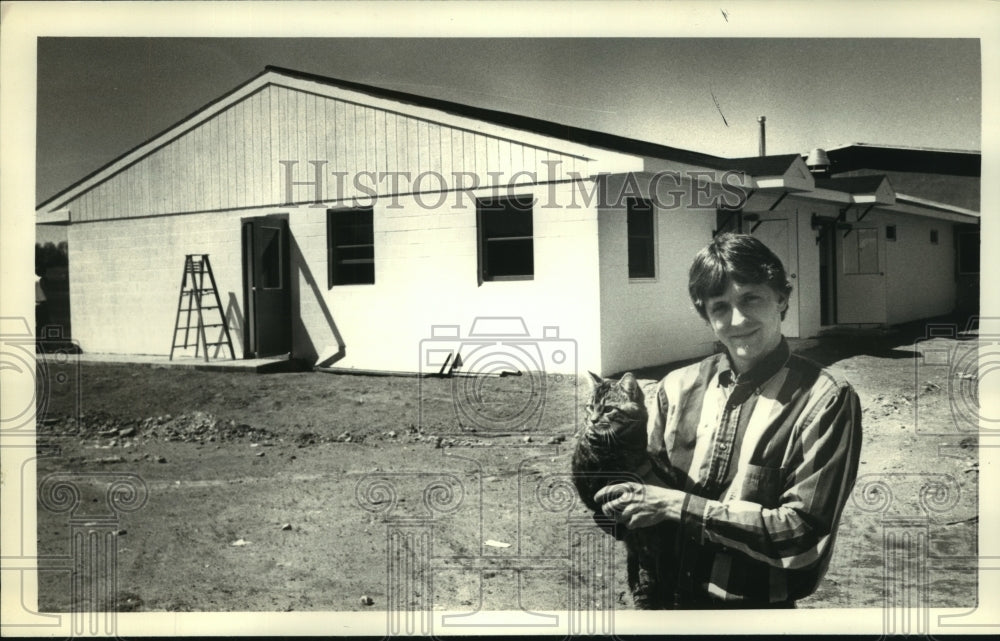 1988 Press Photo Dan Butler, Saratoga County Animal Shelter, Milton, New York - Historic Images