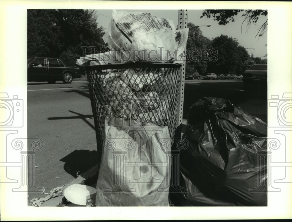1993 Press Photo Overflowing garbage bin on Albany, New York street corner - Historic Images