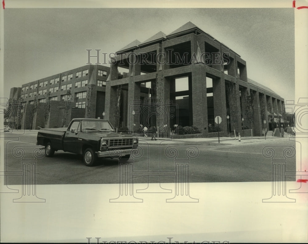 1984 Press Photo Saratoga Springs, New York Civic Center - tua05388 - Historic Images