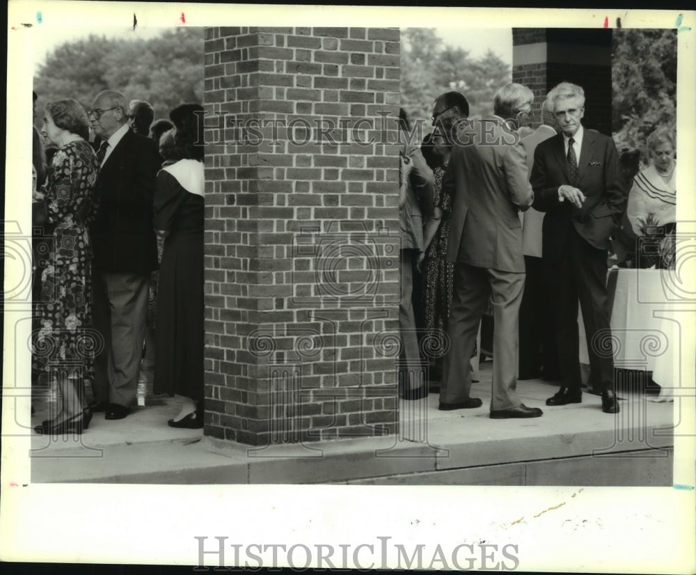 1993 Press Photo Dignitaries attend C.V. Whitney tribute party in Saratoga, NY - Historic Images
