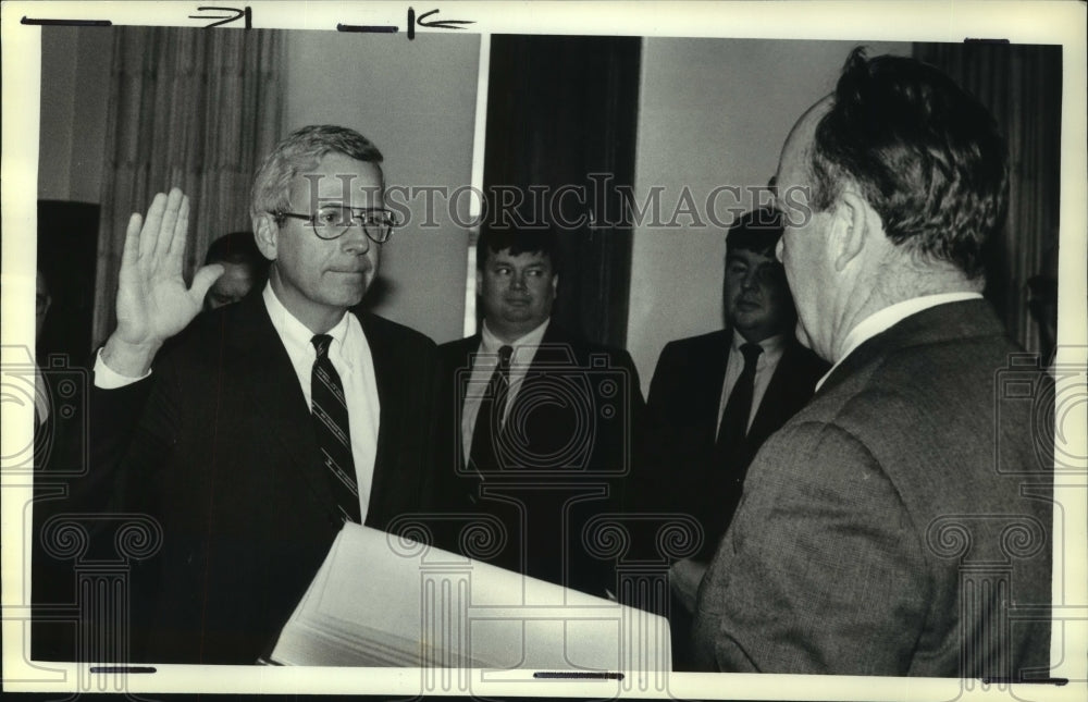 1987 Press Photo Richard Gaintner is sworn in at Albany, NY mayor's office - Historic Images